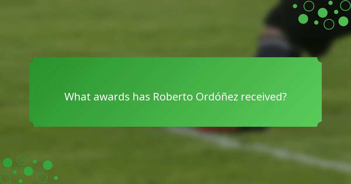 What awards has Roberto Ordóñez received?